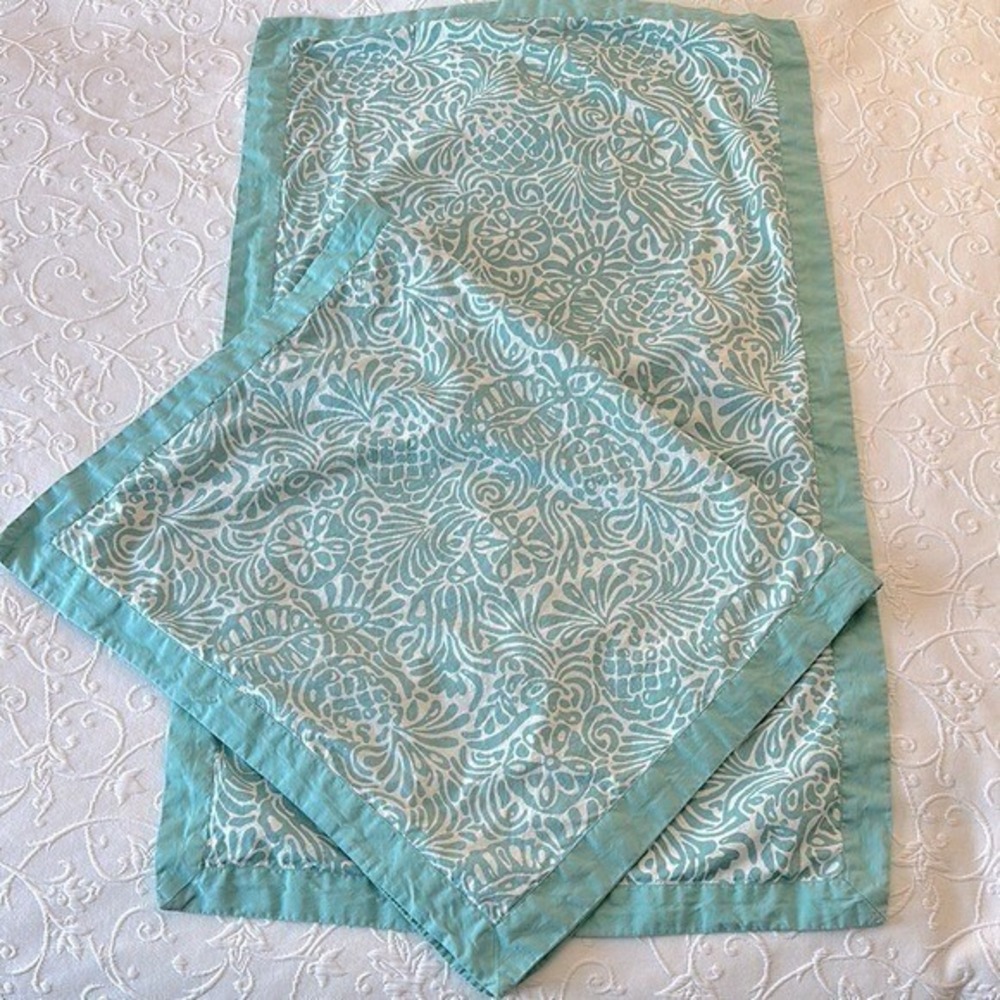 2 Tommy Bahama King‎ Size Turquoise and White Tropical / Pineapple Print Shams